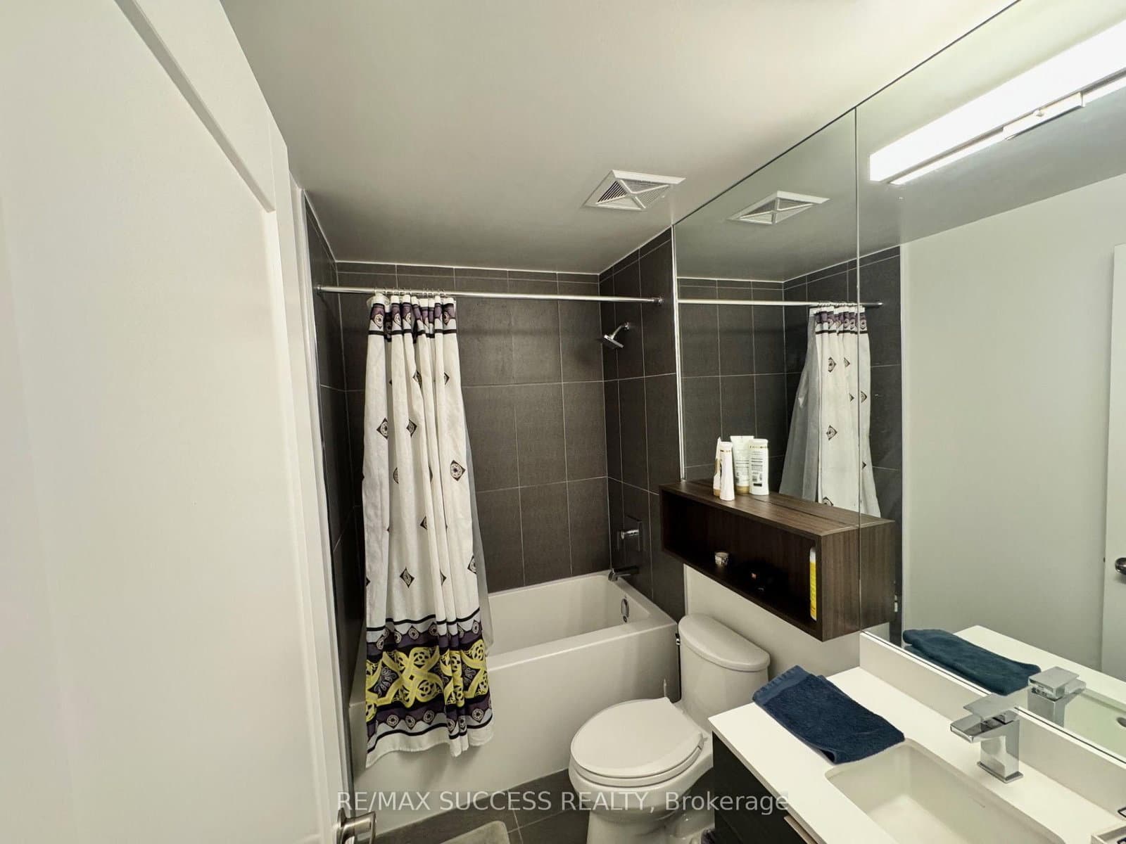 70 Princess Street, Unit 1925A thumbnail 9