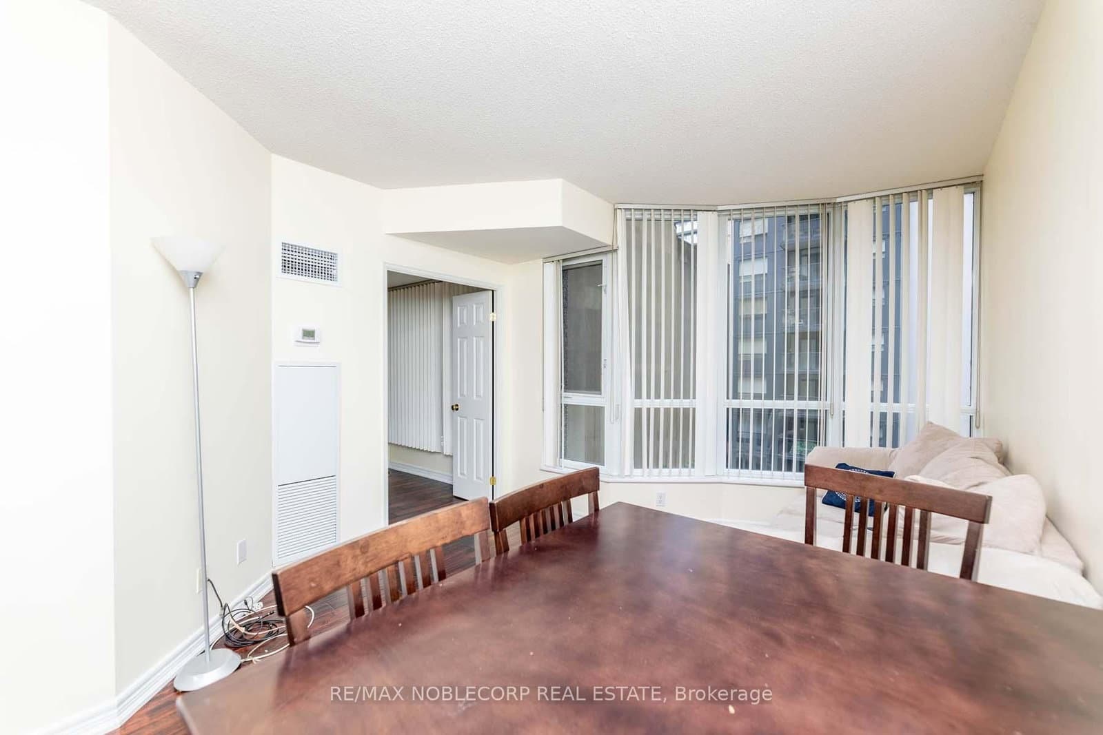 55 Bloor Street E, Unit 609 thumbnail 13