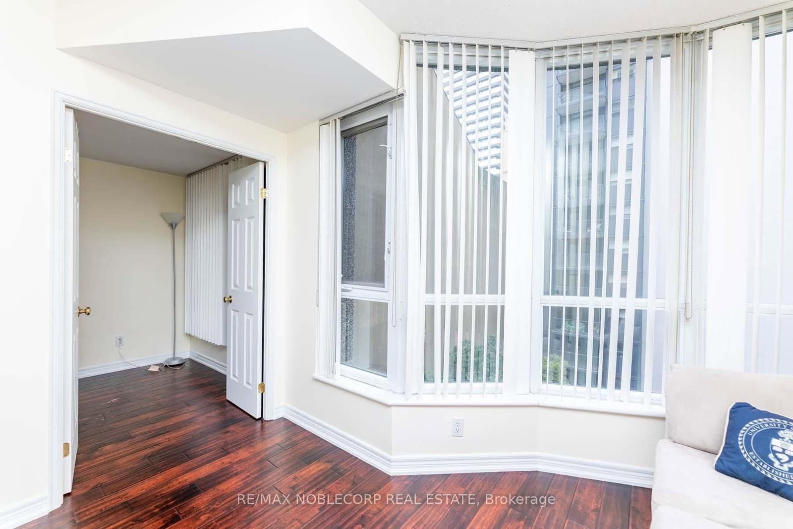 55 Bloor Street E, Unit 609 thumbnail 14