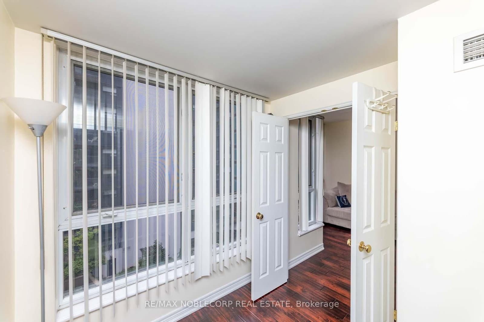 55 Bloor Street E, Unit 609 thumbnail 15