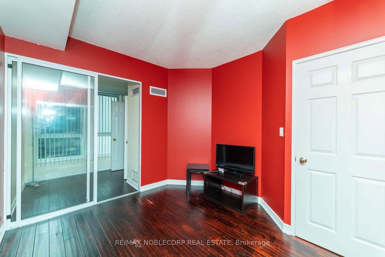 55 Bloor Street E, Unit 609 thumbnail 17