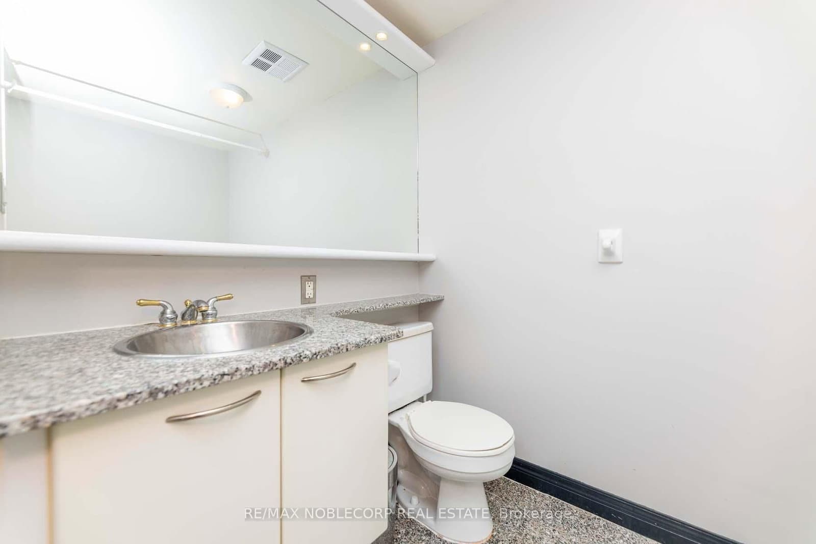 55 Bloor Street E, Unit 609 thumbnail 21
