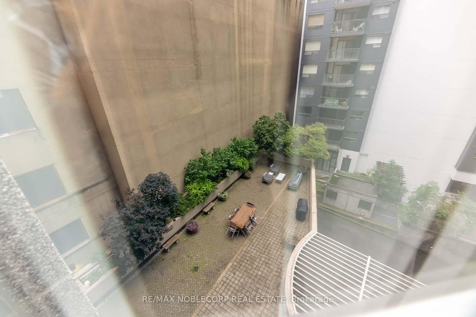 55 Bloor Street E, Unit 609 thumbnail 25