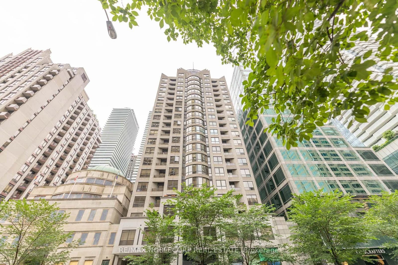 55 Bloor Street E, Unit 609 thumbnail 4