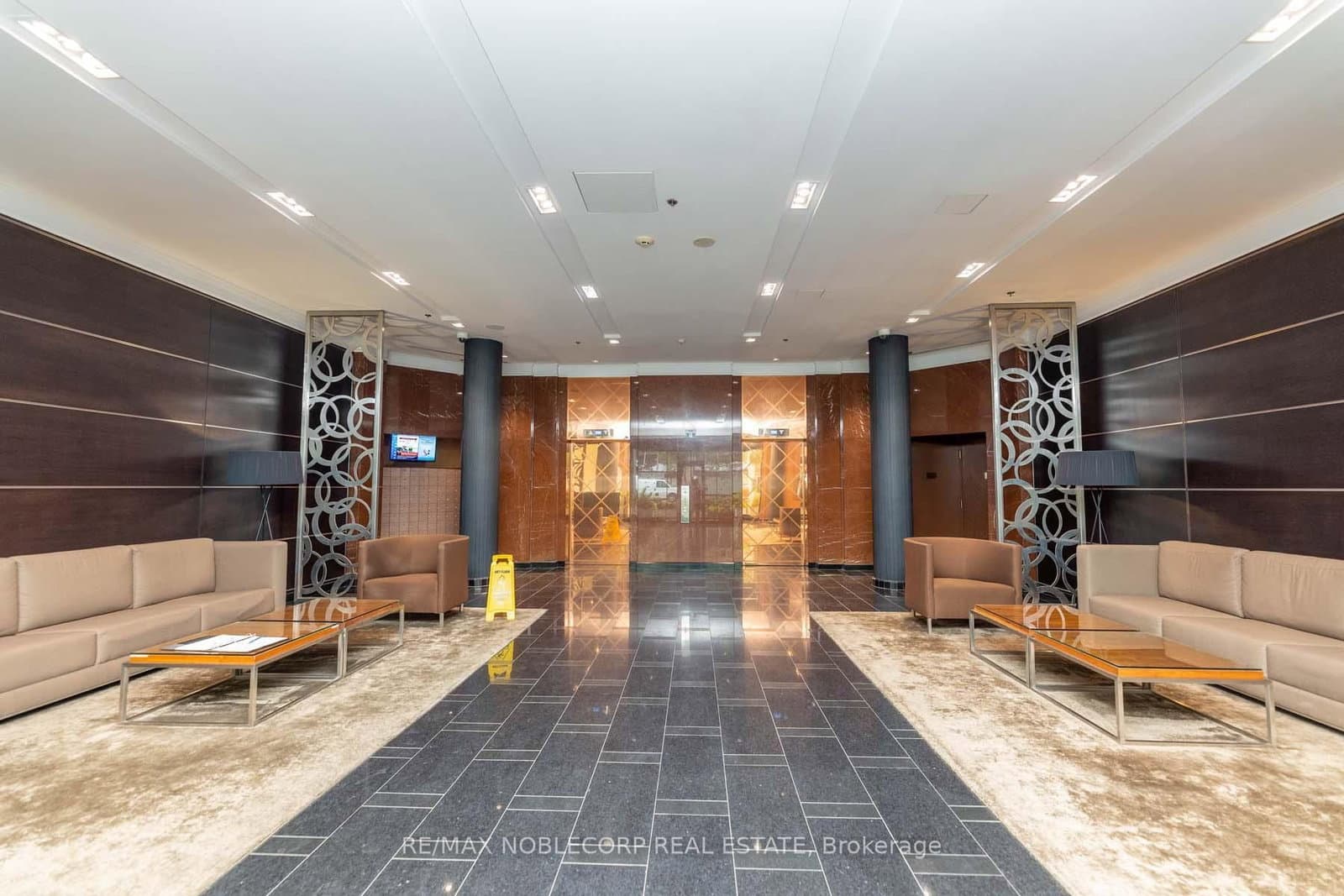 55 Bloor Street E, Unit 609 thumbnail 7