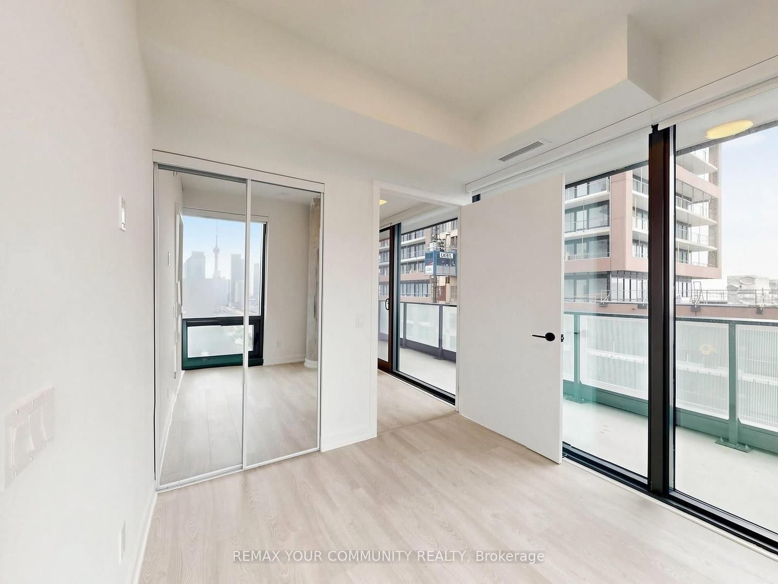 35 Parliament Street, Unit 2504 thumbnail 20