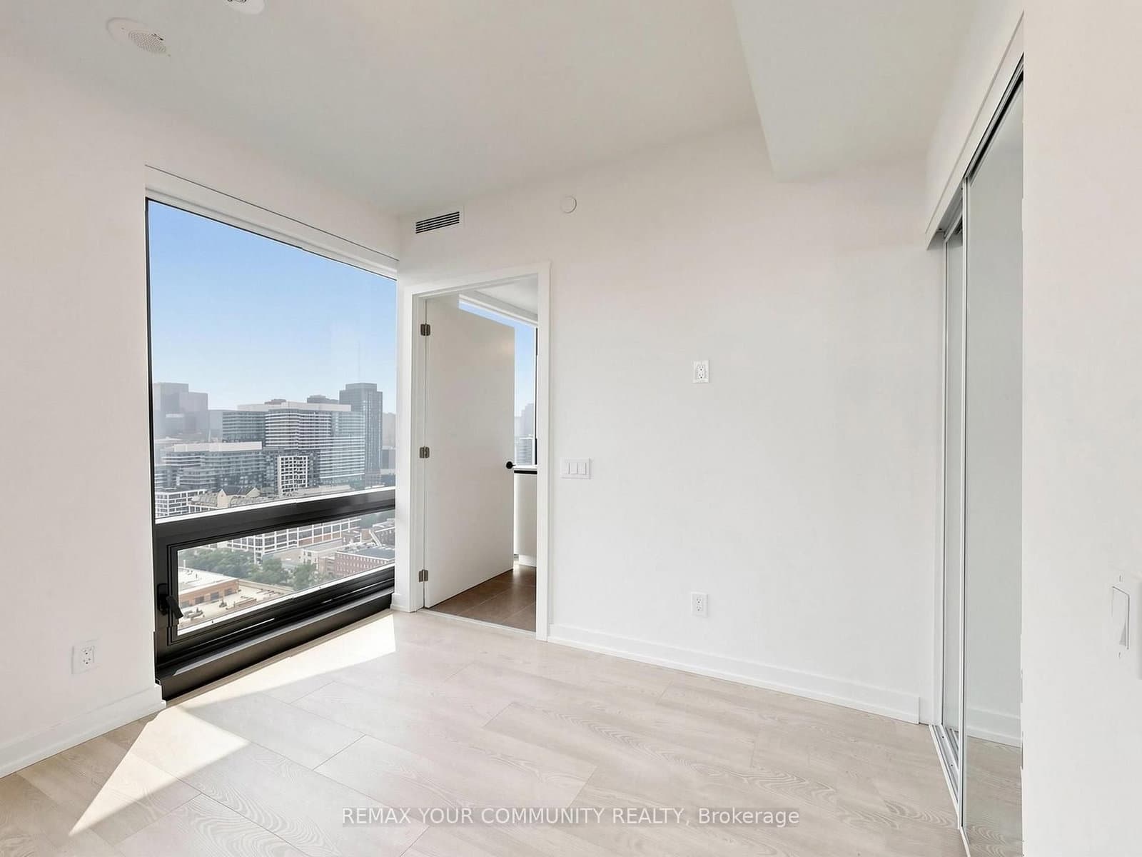35 Parliament Street, Unit 2504 thumbnail 21
