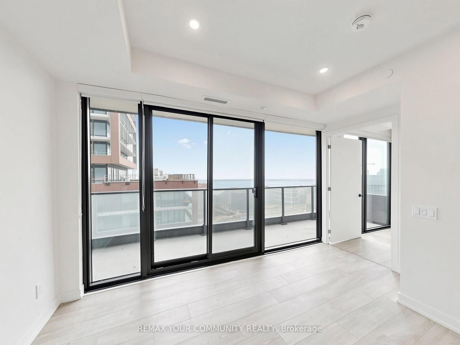 35 Parliament Street, Unit 2504 thumbnail 7