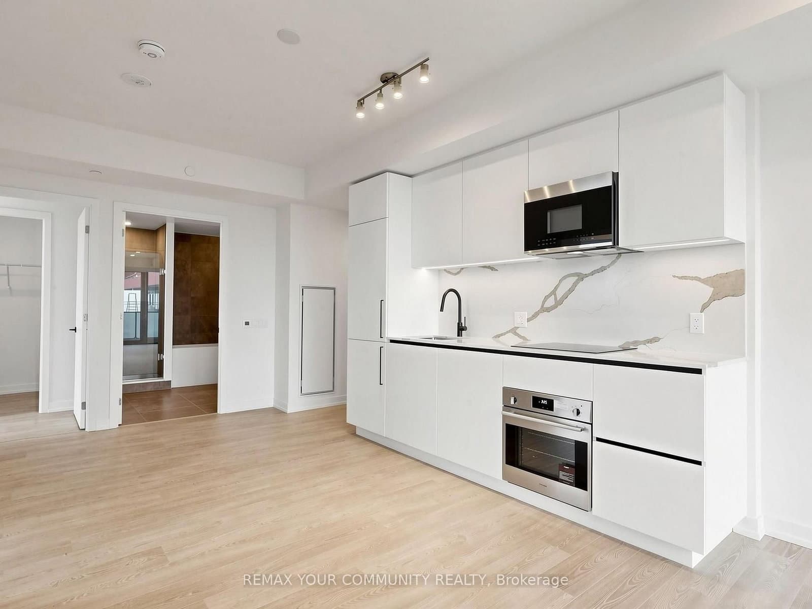 35 Parliament Street, Unit 2504 thumbnail 9