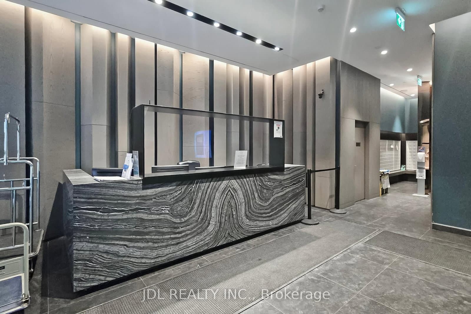 25 Richmond Street E, Unit 1702 thumbnail 2