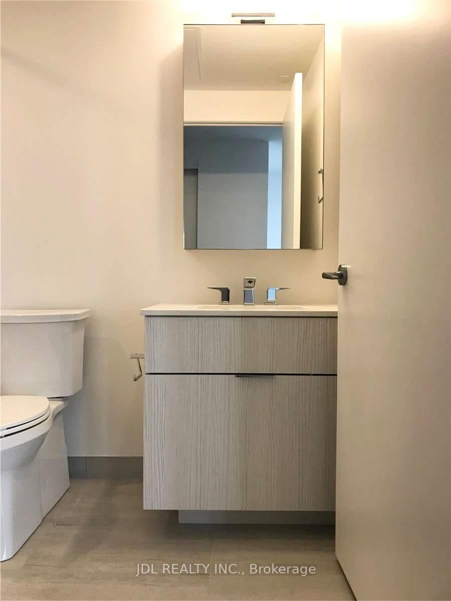 25 Richmond Street E, Unit 1702 thumbnail 5