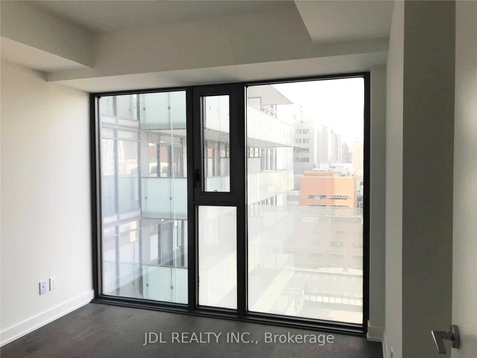 25 Richmond Street E, Unit 1702 thumbnail 8