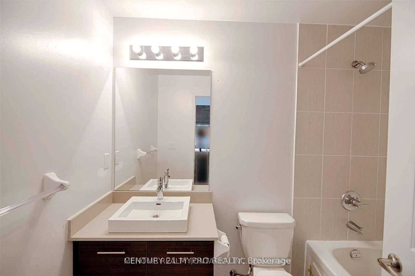 26 Norton Avenue, Unit 1605 thumbnail 10