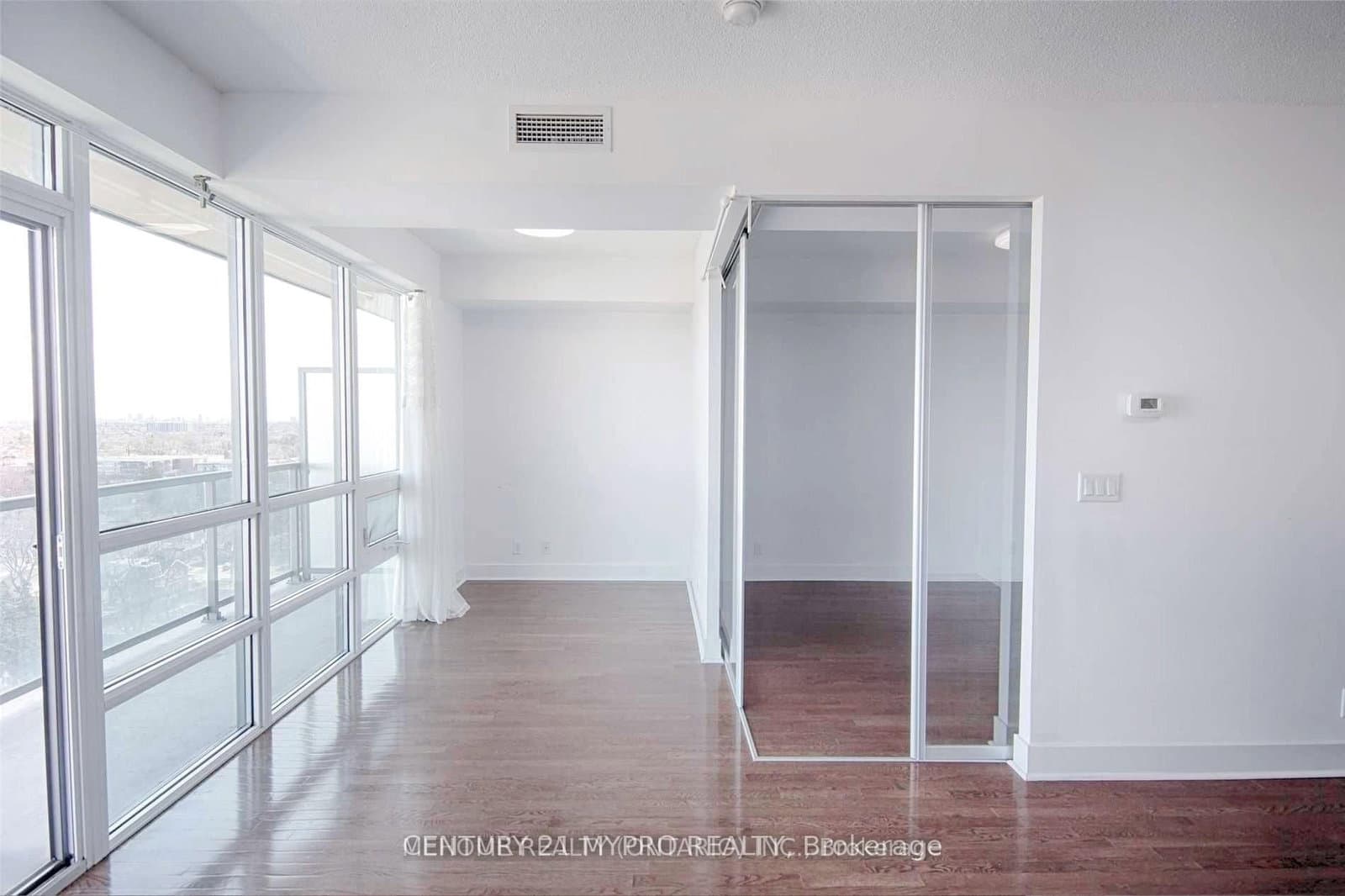 26 Norton Avenue, Unit 1605 thumbnail 9
