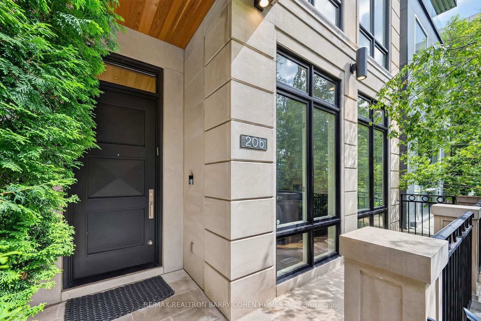 20B Woodlawn Avenue W thumbnail 2