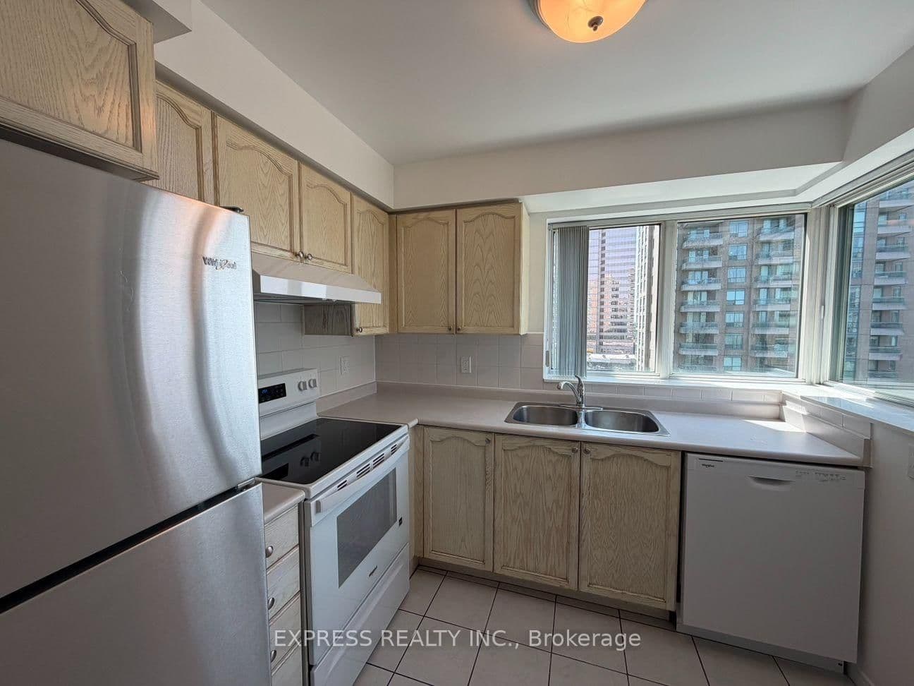 29 Pemberton Avenue, Unit 903 thumbnail 2