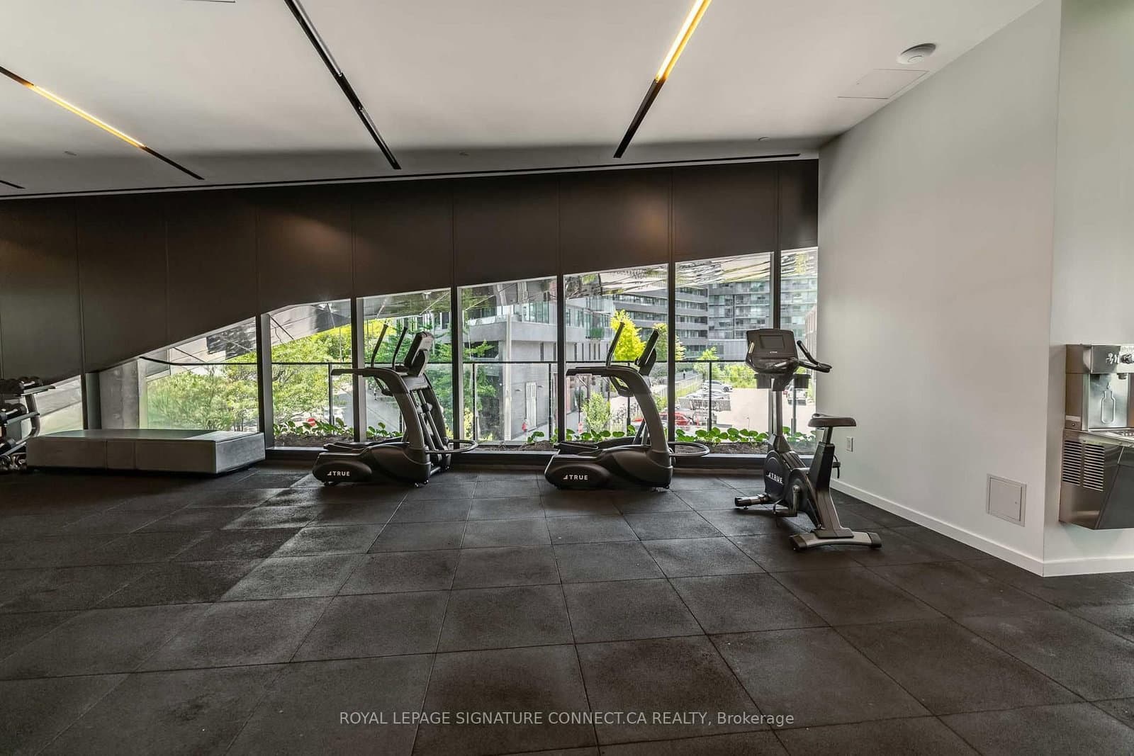 21 Lawren Harris Square, Unit 910 thumbnail 15