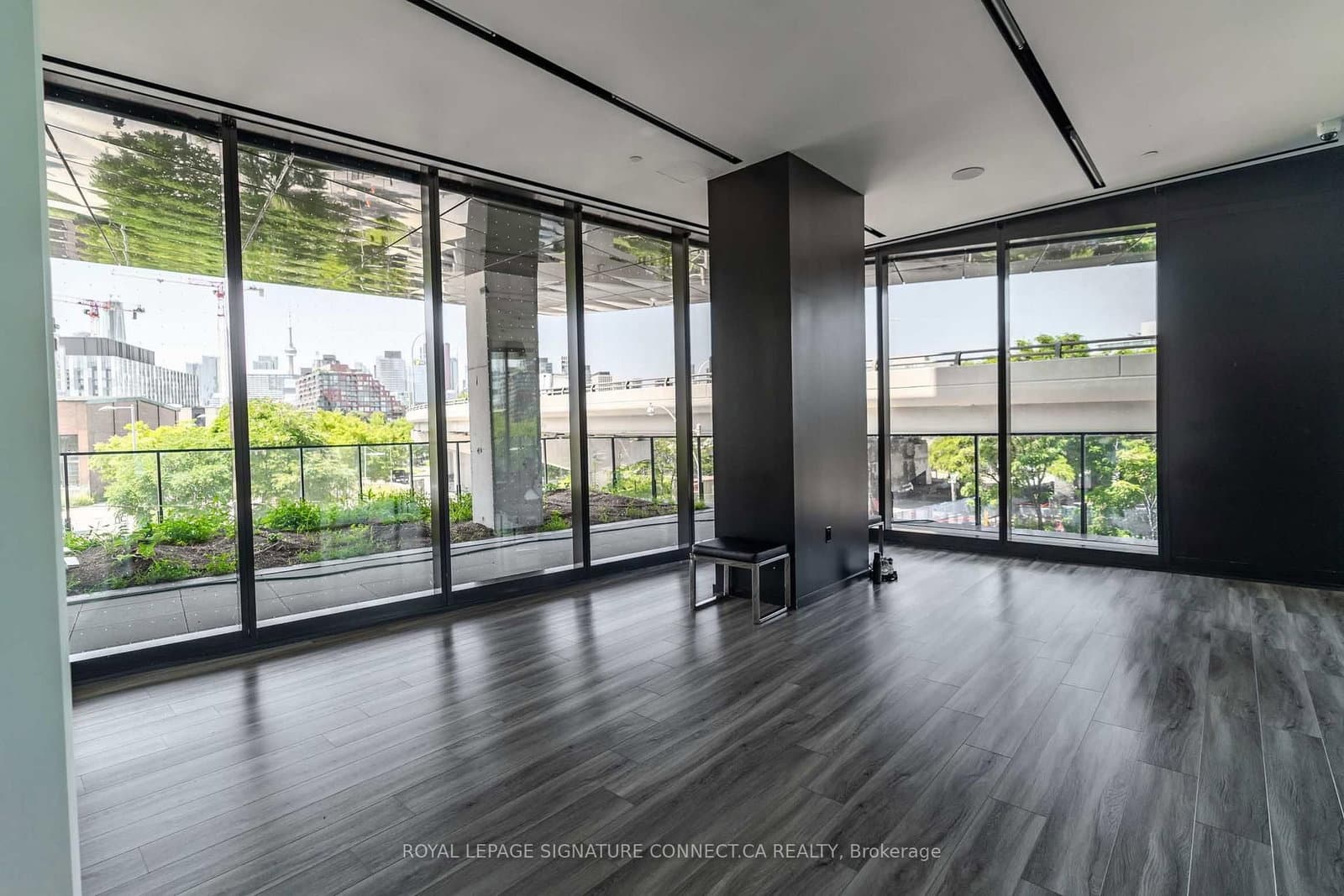 21 Lawren Harris Square, Unit 910 thumbnail 16