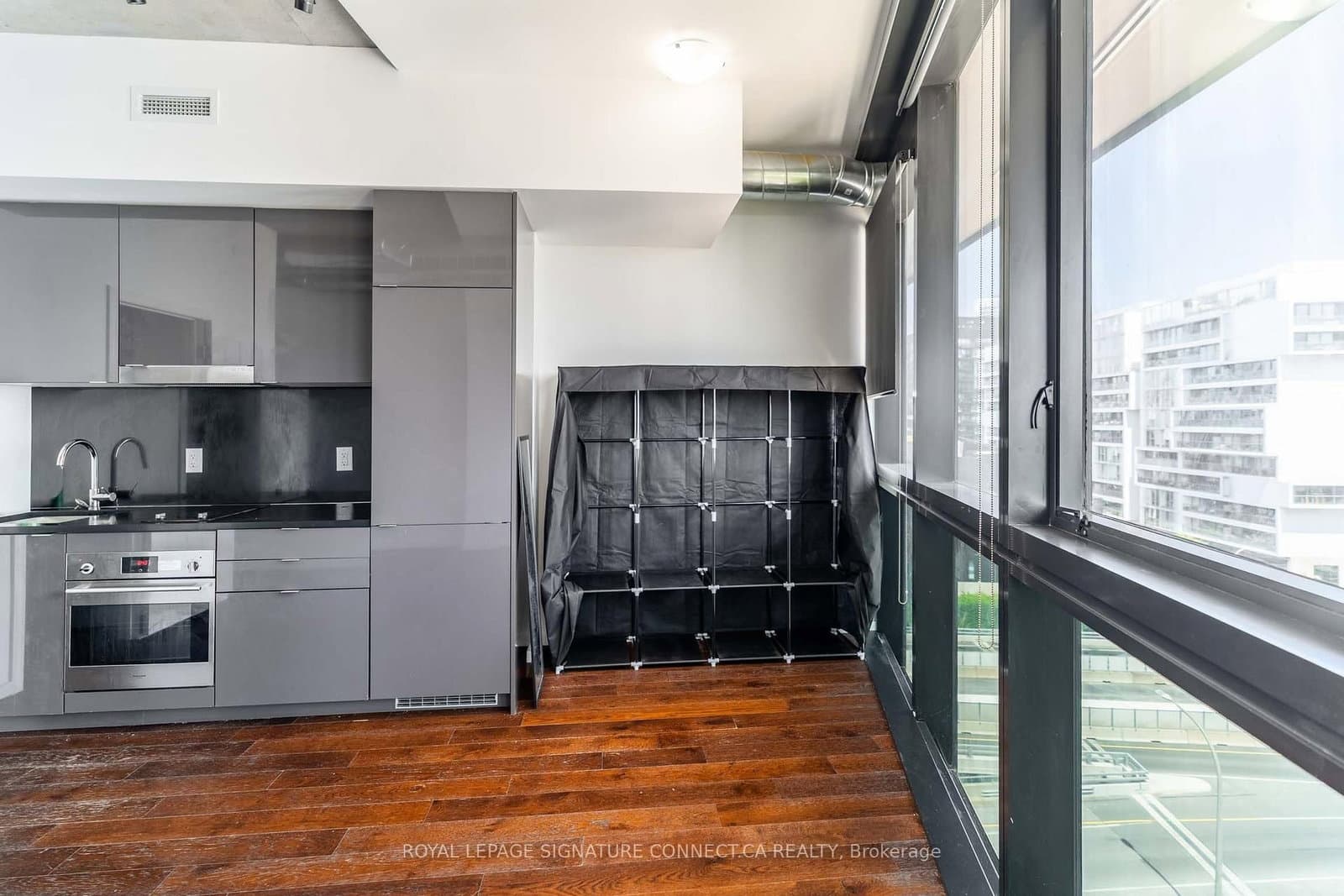 21 Lawren Harris Square, Unit 910 thumbnail 3