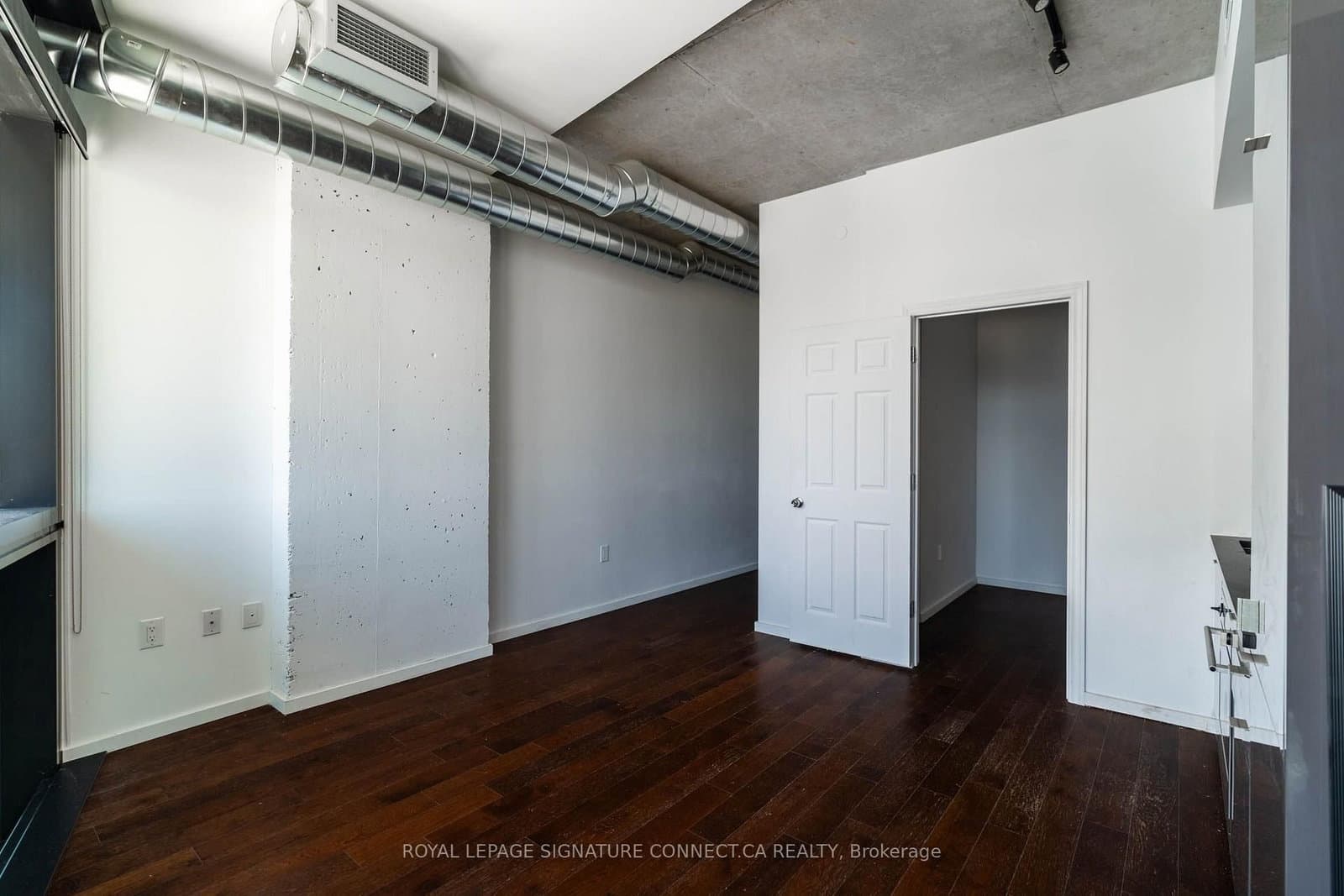 21 Lawren Harris Square, Unit 910 thumbnail 6