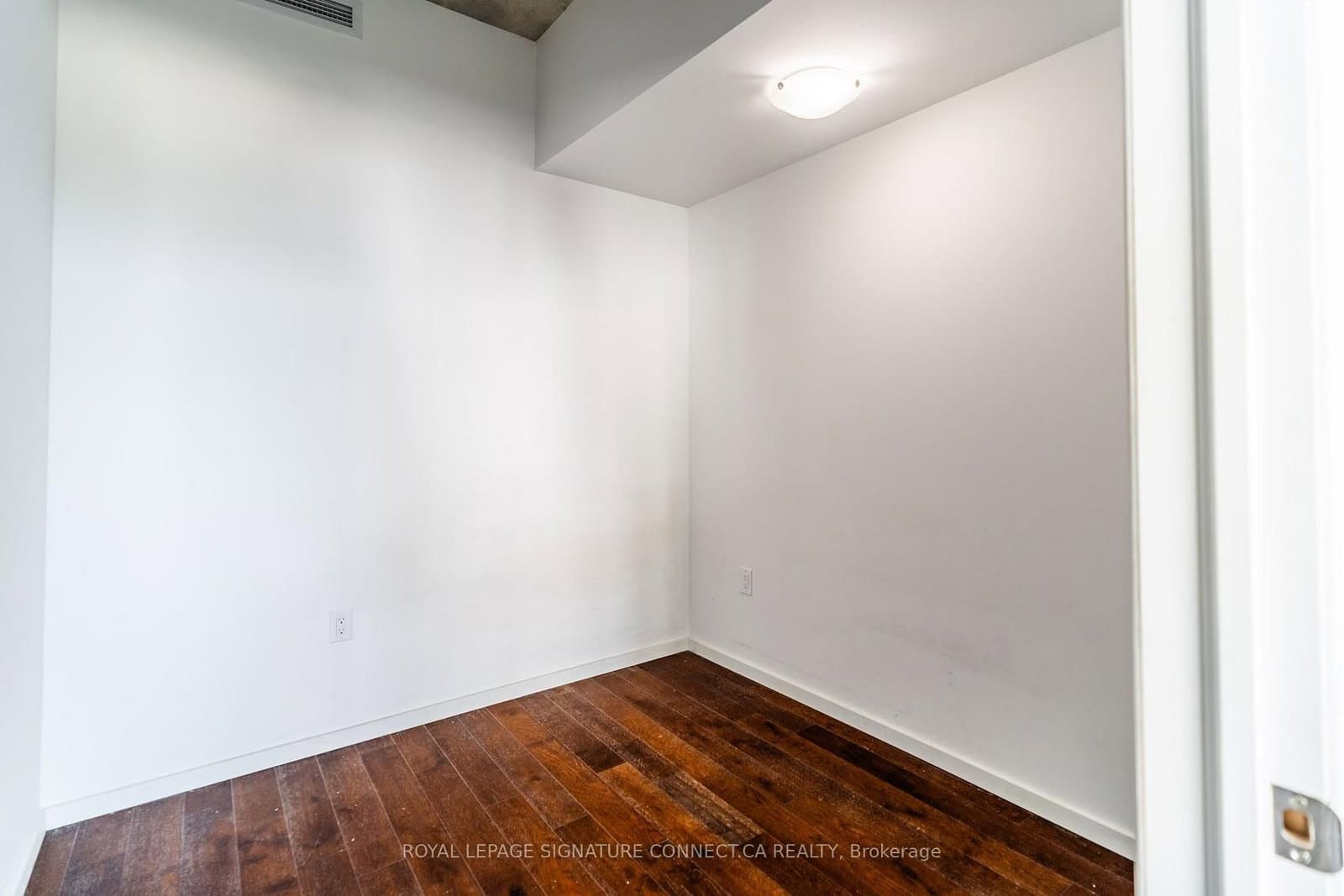 21 Lawren Harris Square, Unit 910 thumbnail 7