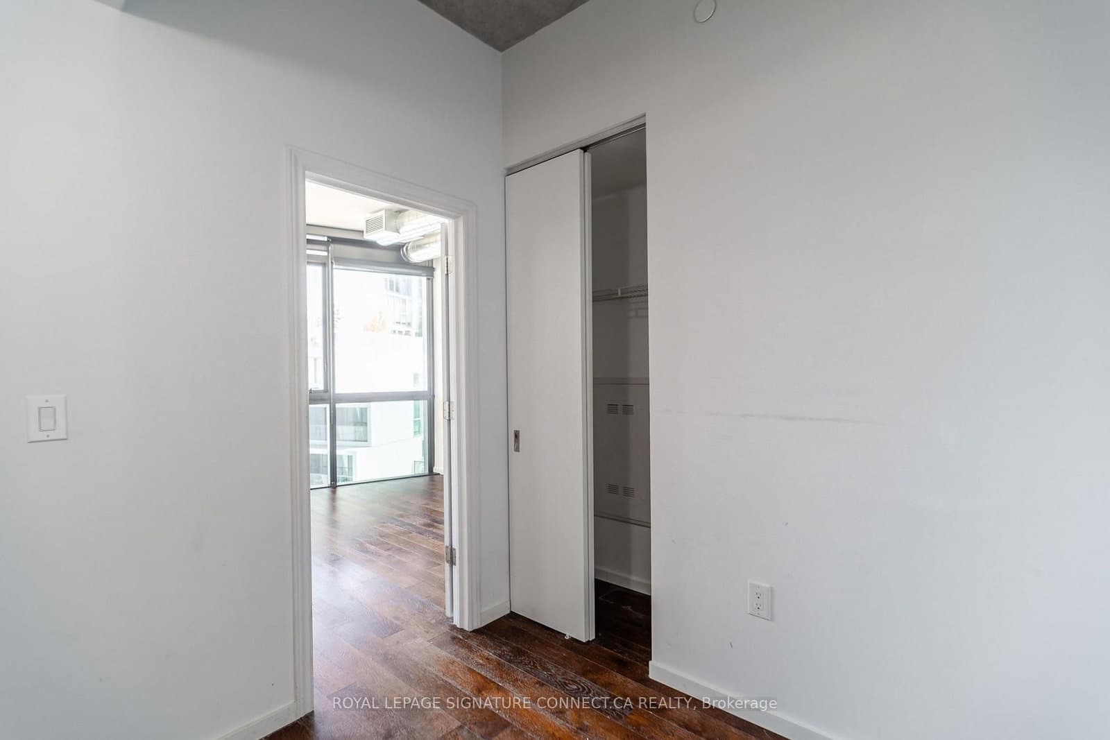21 Lawren Harris Square, Unit 910 thumbnail 8