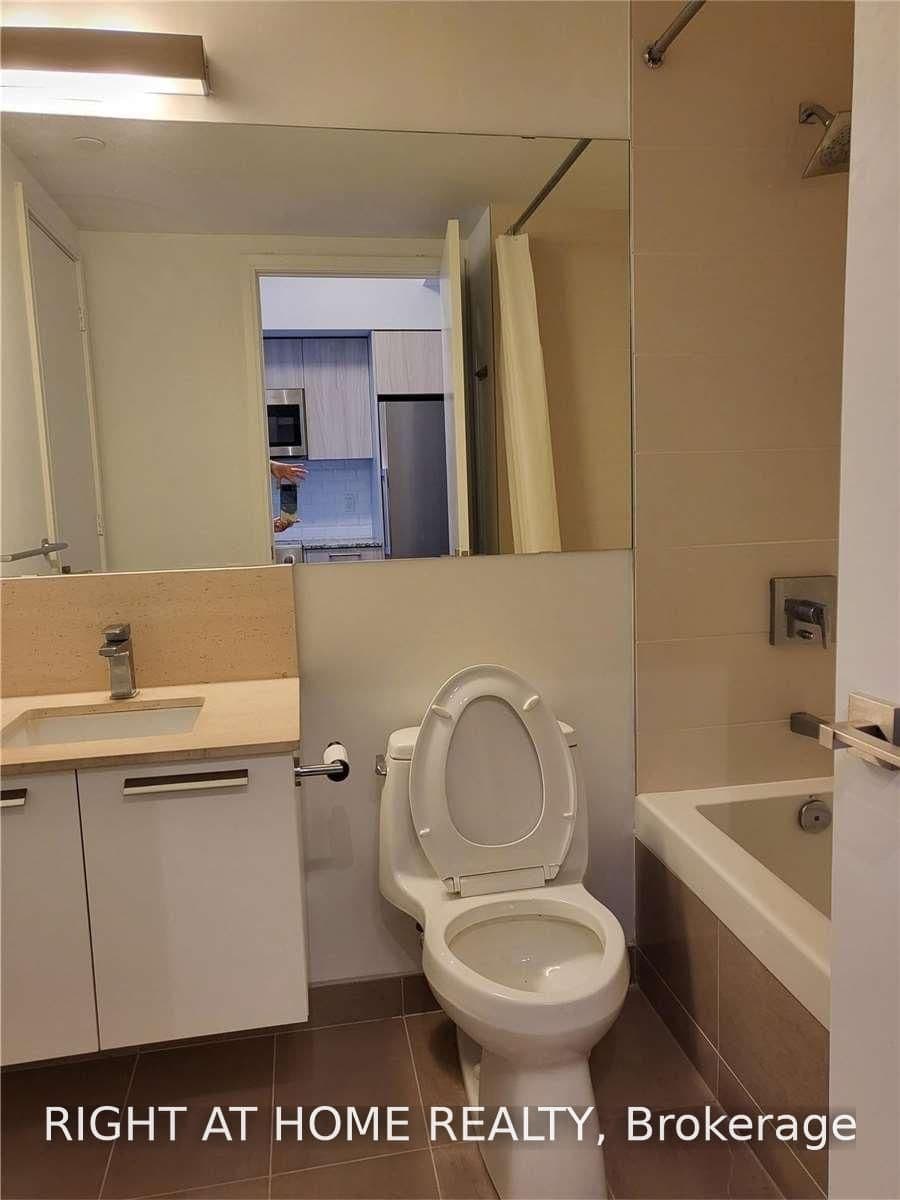 28 Wellesley Street E, Unit 207 thumbnail 4