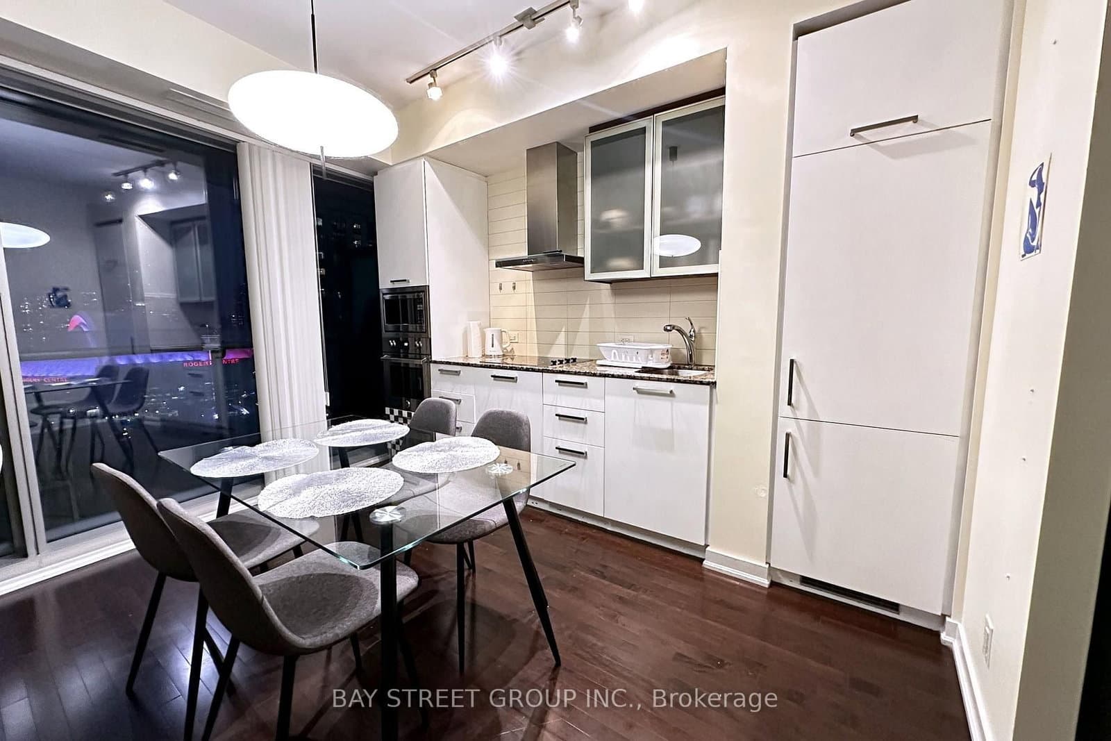 14 York Street, Unit 2406 thumbnail 3
