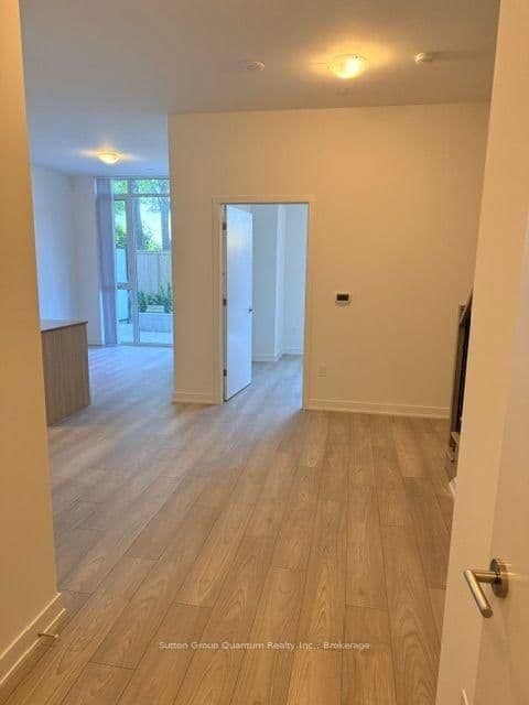 5858 Yonge Street, Unit condo townhouse 01 thumbnail 3