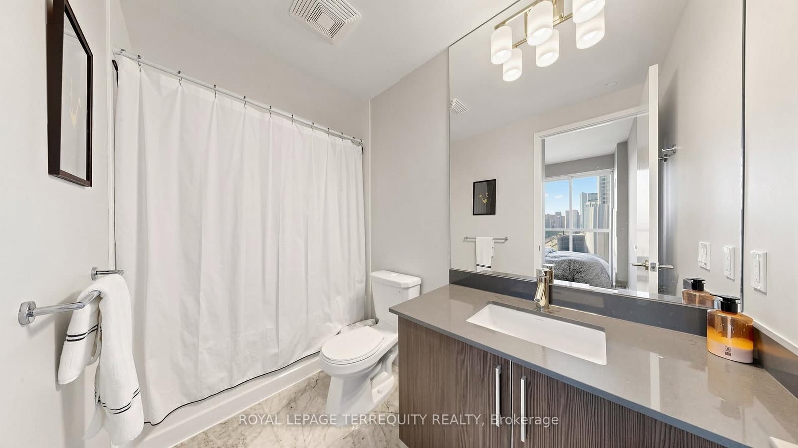 20 Bruyeres Mews, Unit 1705 thumbnail 11
