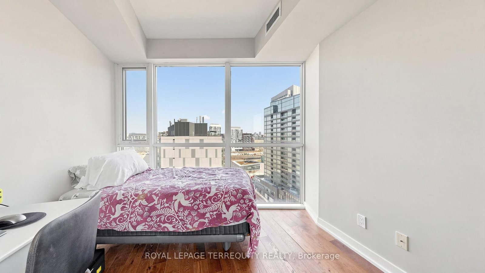 20 Bruyeres Mews, Unit 1705 thumbnail 13