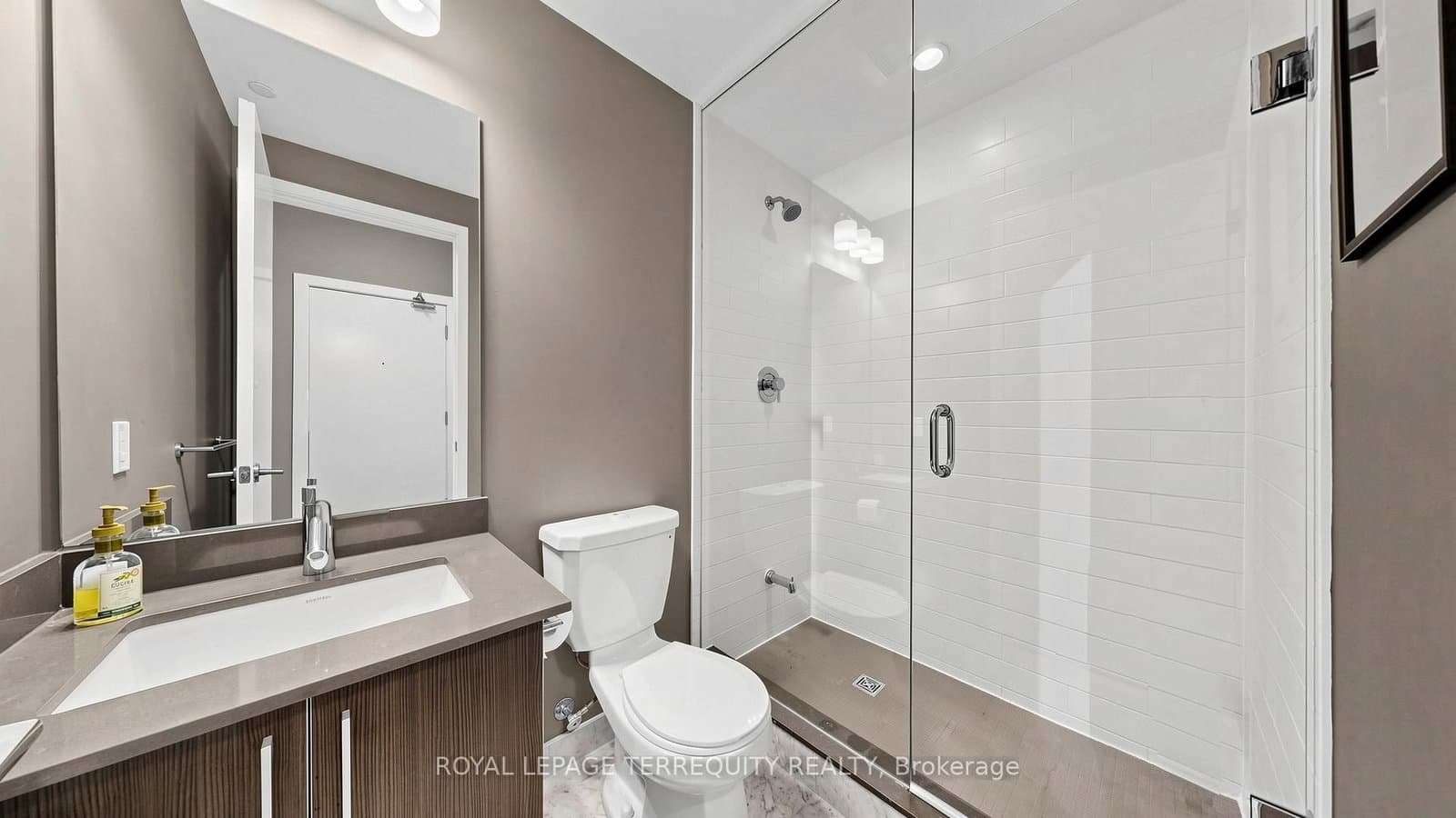 20 Bruyeres Mews, Unit 1705 thumbnail 15