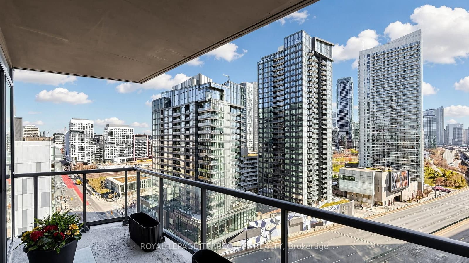 20 Bruyeres Mews, Unit 1705 thumbnail 19