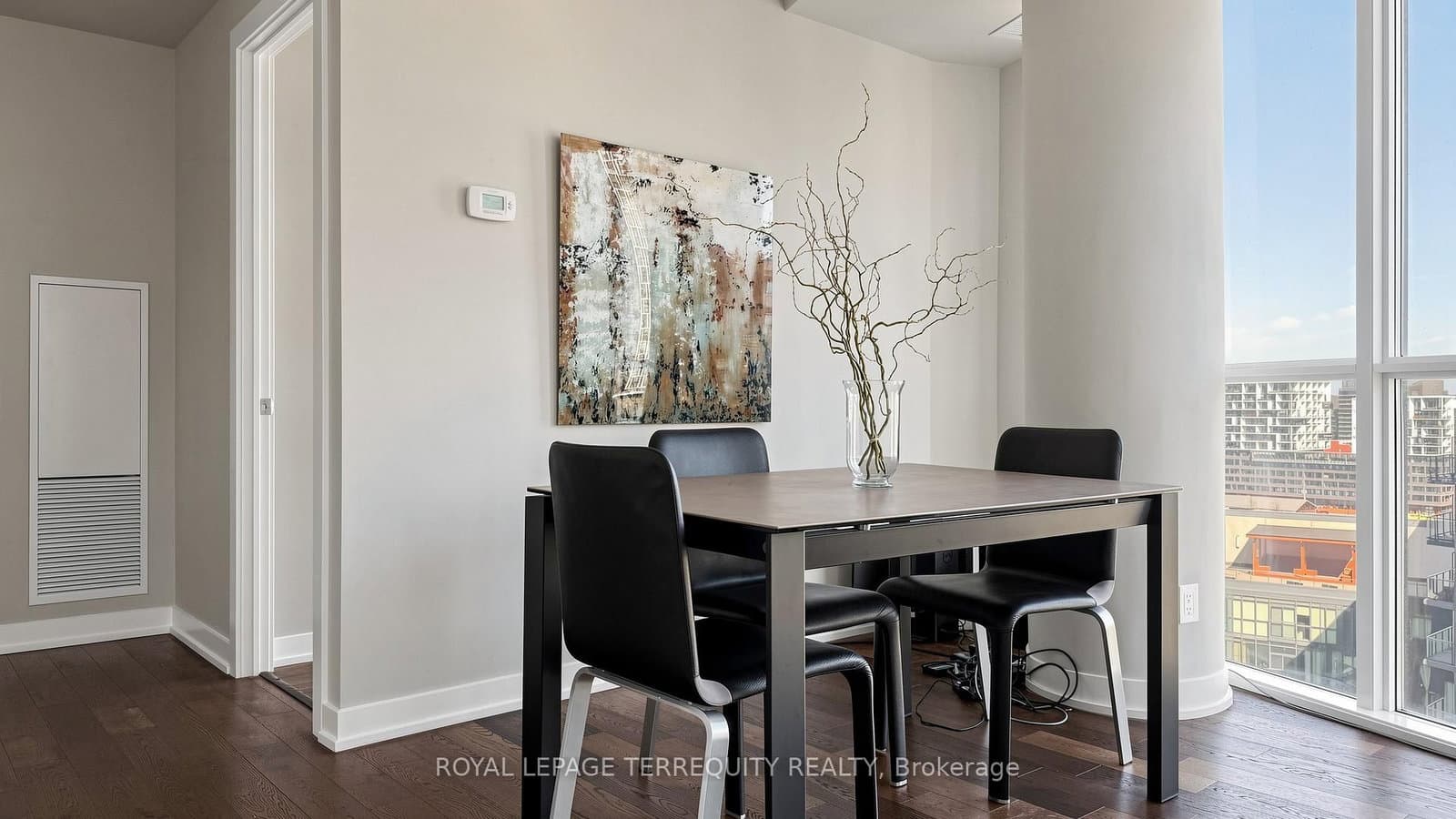 20 Bruyeres Mews, Unit 1705 thumbnail 4