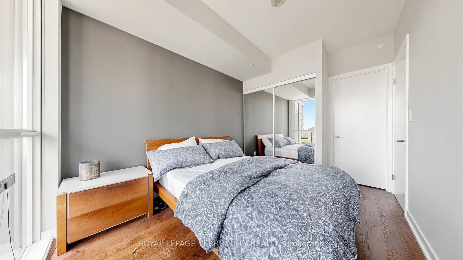 20 Bruyeres Mews, Unit 1705 thumbnail 9