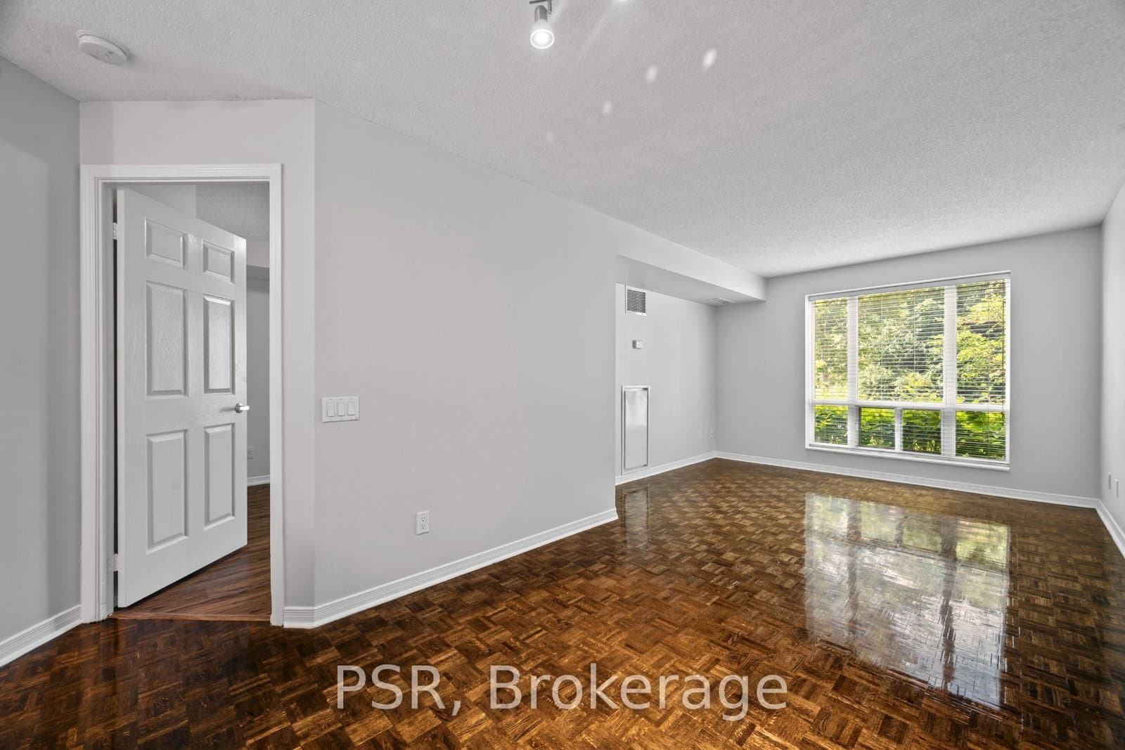 515 Rosewell Avenue, Unit 104 thumbnail 3