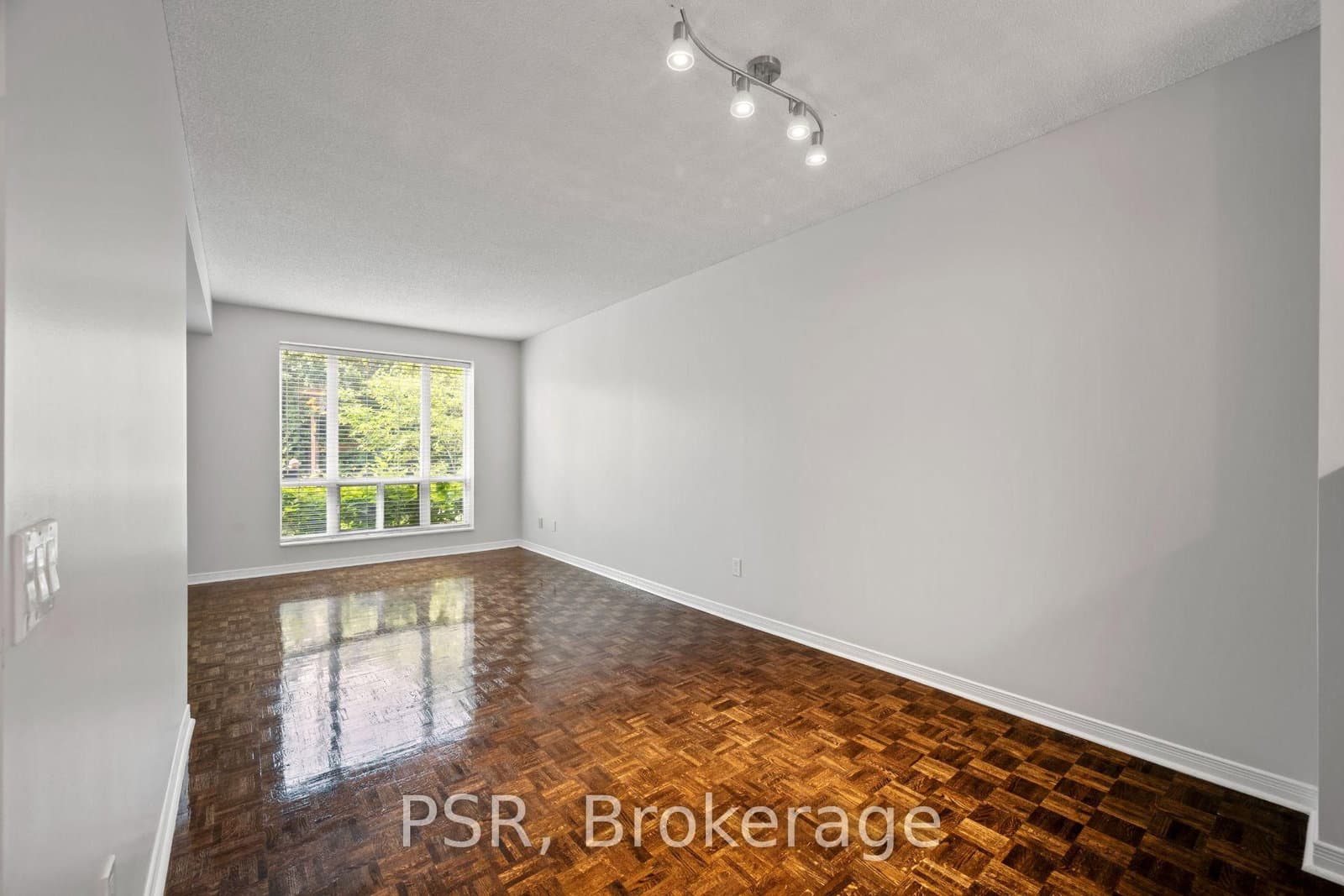 515 Rosewell Avenue, Unit 104 thumbnail 4