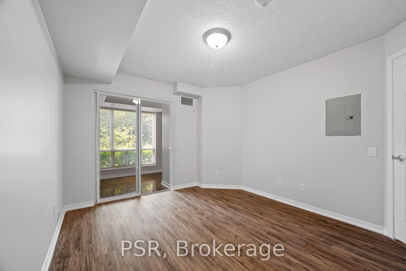 515 Rosewell Avenue, Unit 104 thumbnail 8