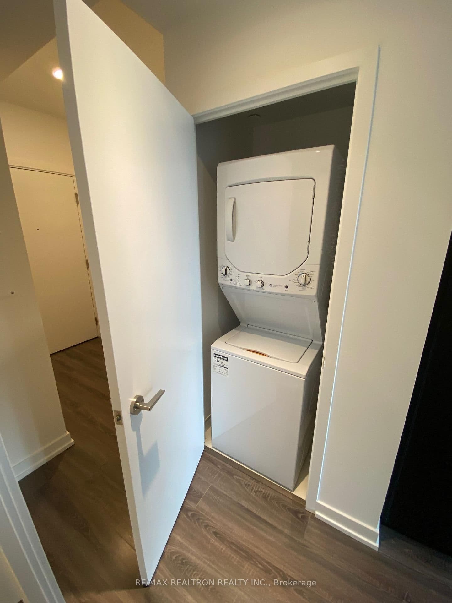 20 Edward St Street, Unit 1018 thumbnail 8
