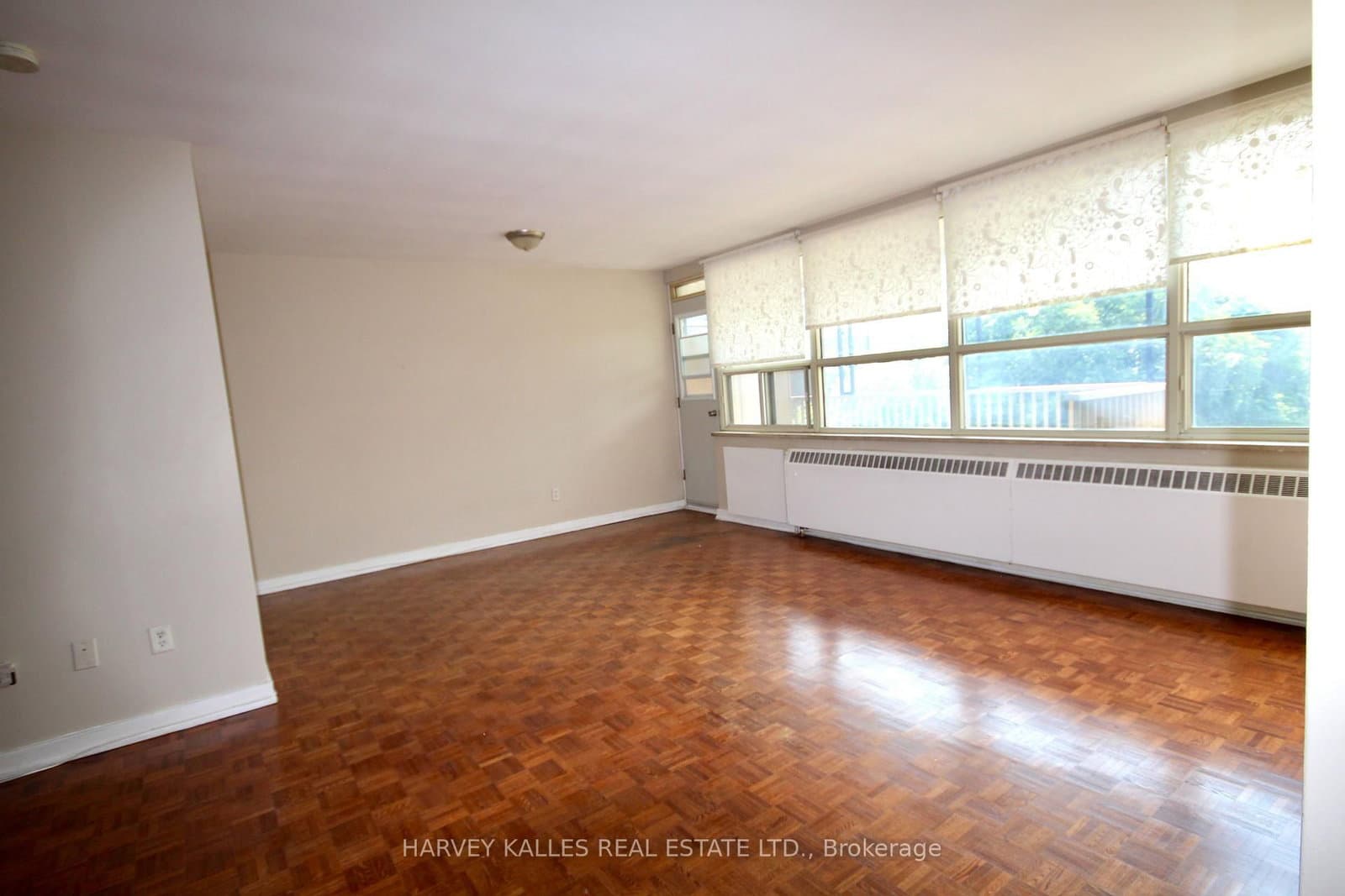 160 The Donway W, Unit 411 thumbnail 2
