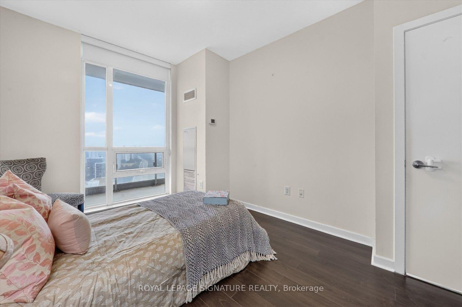 66 Forest Manor Road, Unit 2112 thumbnail 21