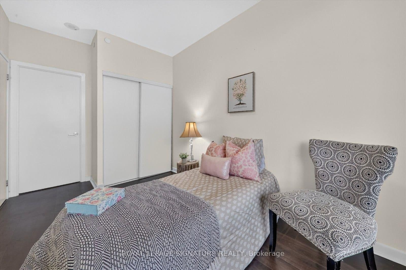 66 Forest Manor Road, Unit 2112 thumbnail 22