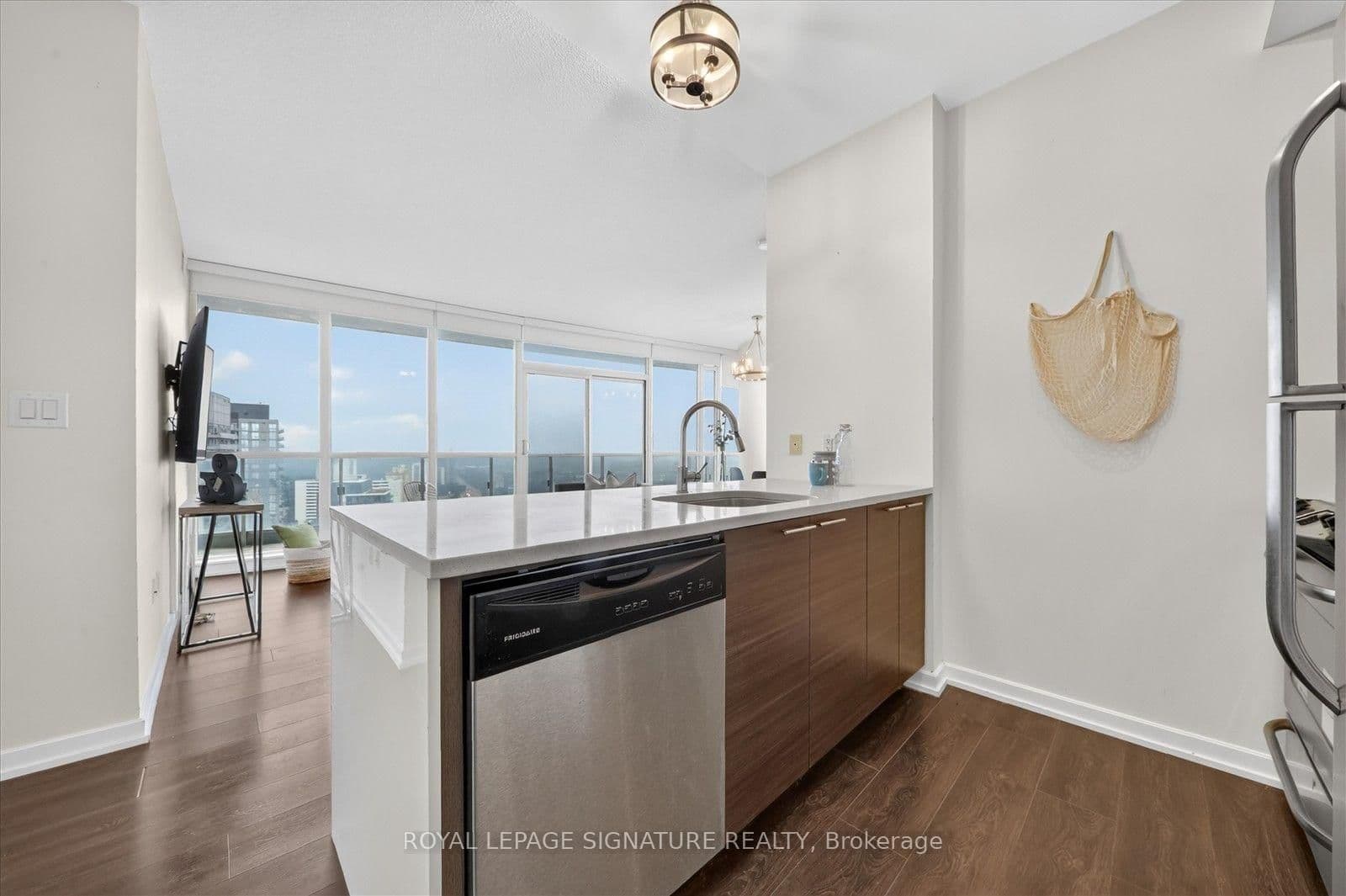 66 Forest Manor Road, Unit 2112 thumbnail 8