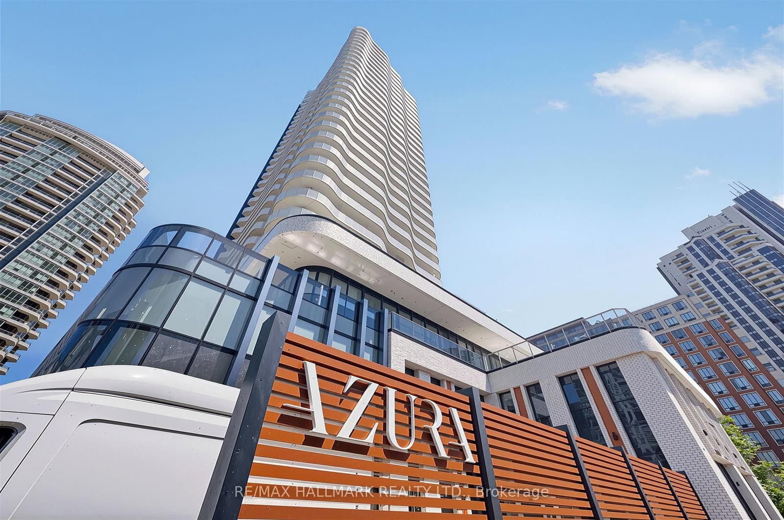 15 Holmes Avenue, Unit 702 thumbnail 2