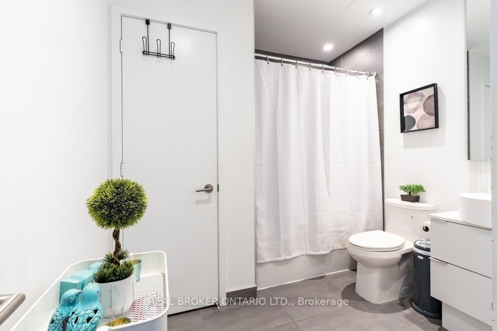 185 Roehampton Avenue S, Unit 1601 thumbnail 19