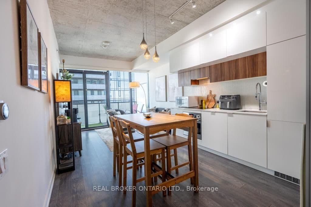185 Roehampton Avenue S, Unit 1601 thumbnail 2