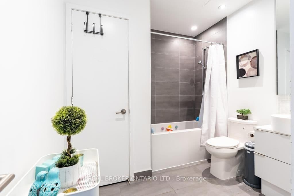 185 Roehampton Avenue S, Unit 1601 thumbnail 20