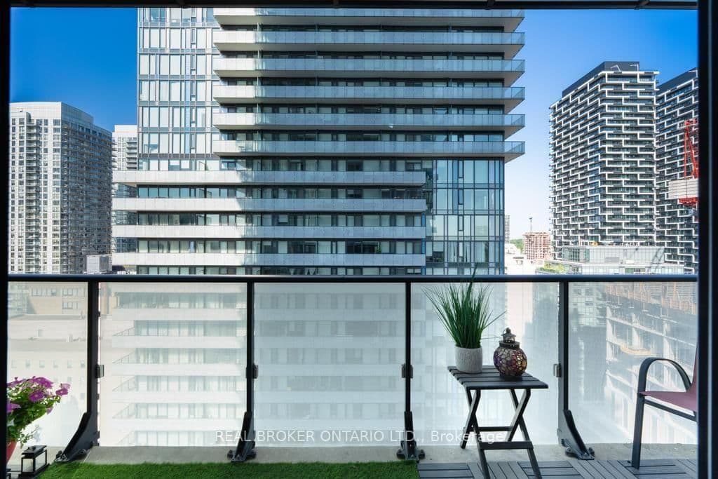 185 Roehampton Avenue S, Unit 1601 thumbnail 24