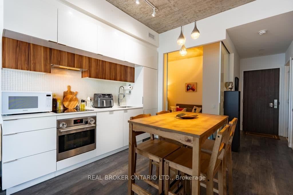 185 Roehampton Avenue S, Unit 1601 thumbnail 4