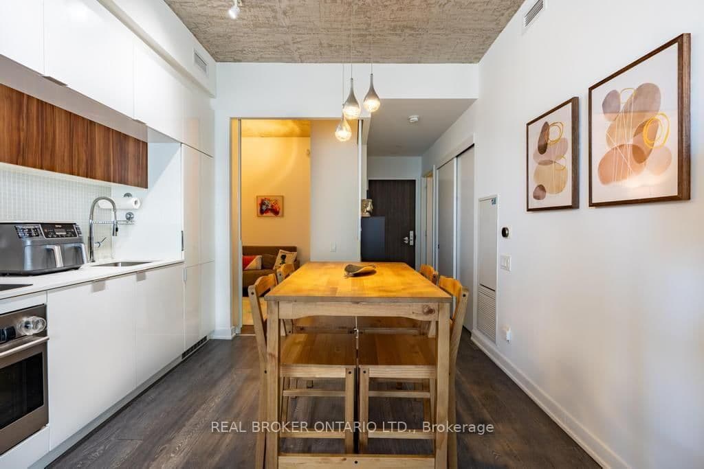 185 Roehampton Avenue S, Unit 1601 thumbnail 5